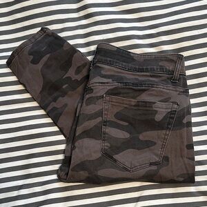 Democracy Women's Skinny Jeans in Camouflage Black & Brown - size 10